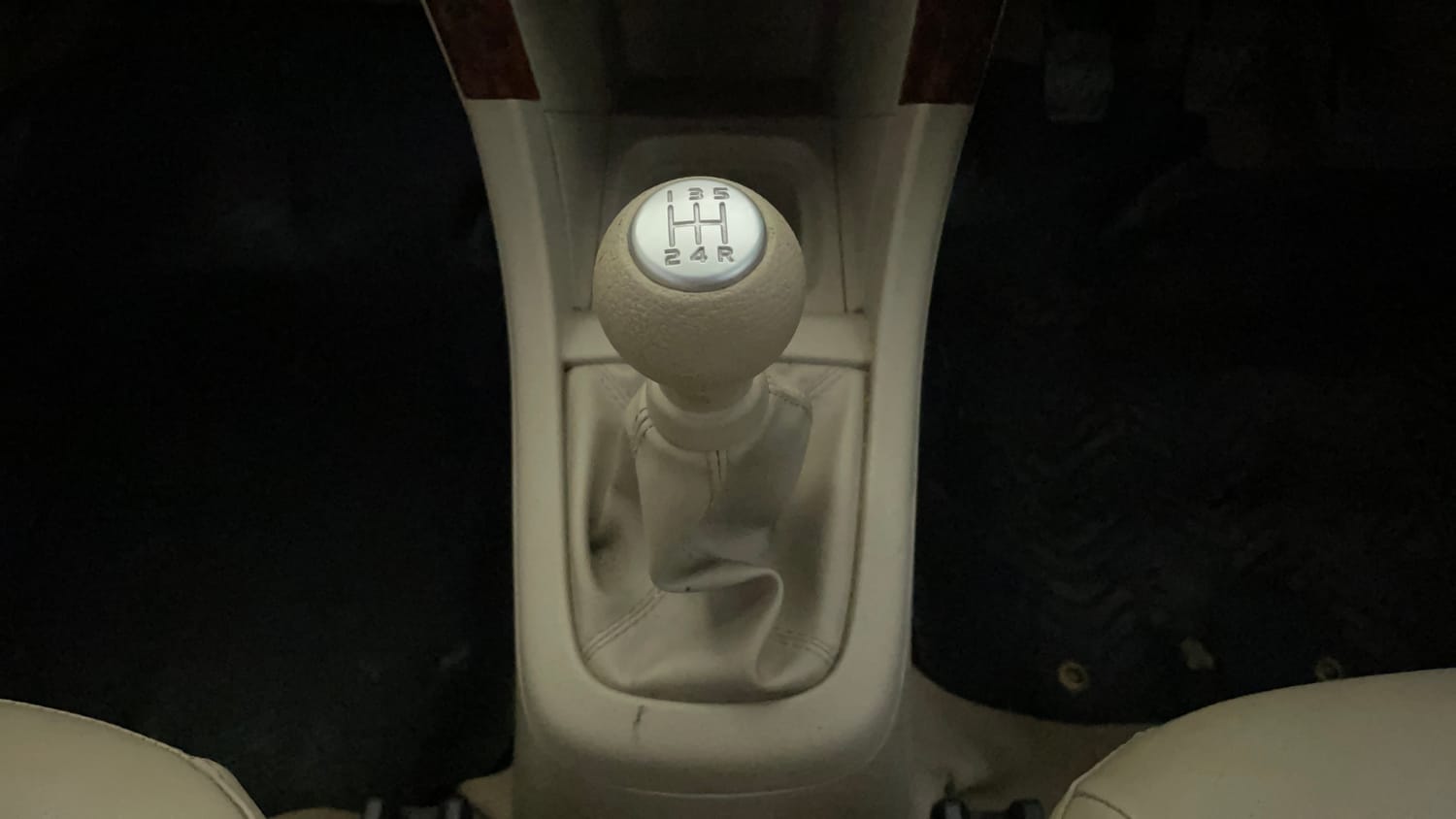 Used 2017 Maruti Suzuki Ertiga ZDI + SHVS Diesel Manual interior GEAR  KNOB VIEW