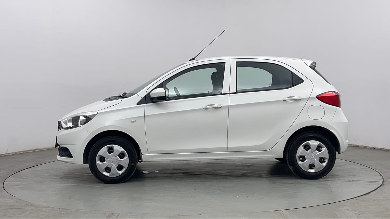 Used 2019 Tata Tiago Revotron XT Petrol Manual exterior LEFT SIDE VIEW