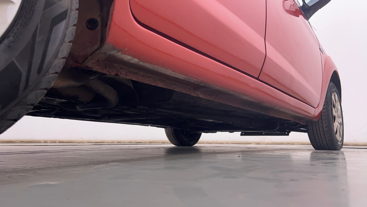 Used 2015 Ford Figo Duratec Petrol ZXI 1.2 Petrol Manual extra REAR RIGHT UNDERBODY VIEW