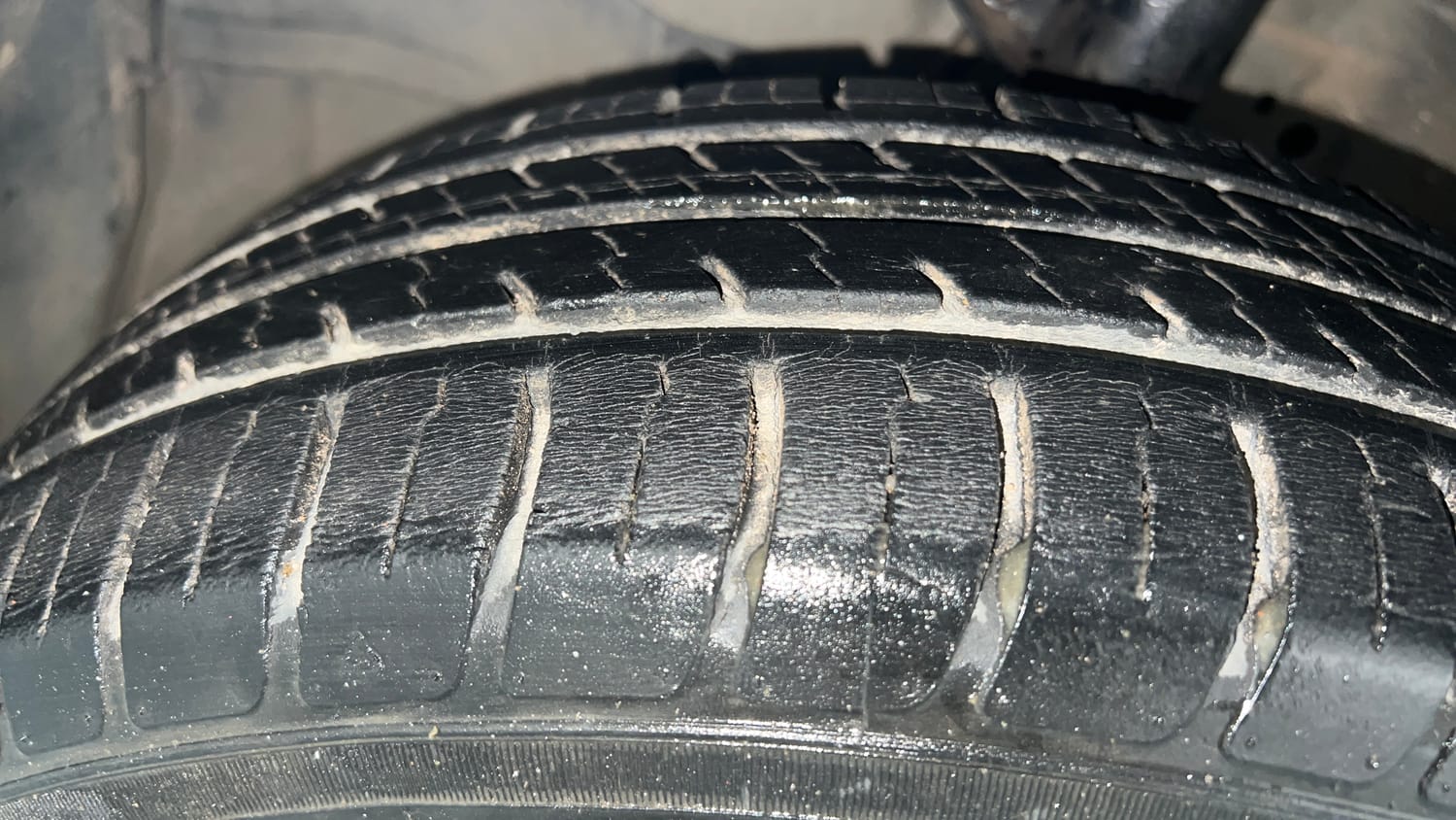 Used 2014 Honda Amaze 1.2 S i-VTEC Petrol Manual tyres LEFT FRONT TYRE TREAD VIEW