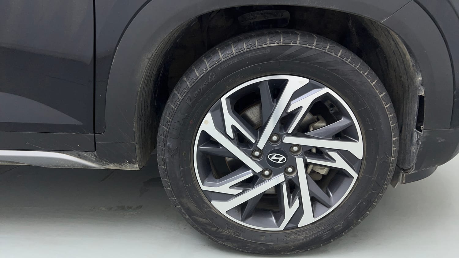 Used 2024 Hyundai Creta 1.5 MPi Petrol MT SX Petrol Manual tyres RIGHT FRONT TYRE RIM VIEW