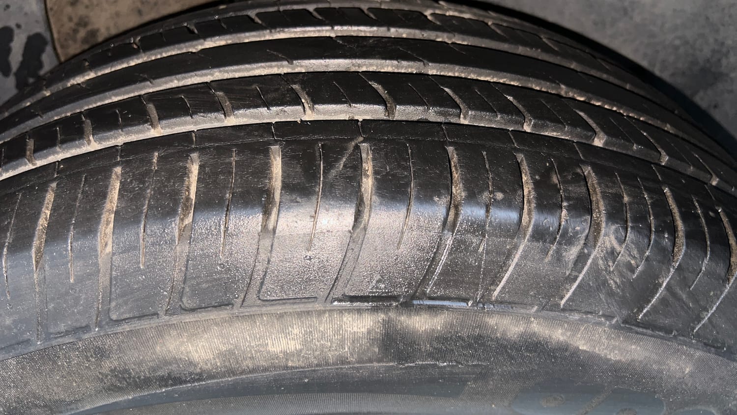 Used 2022 Tata Harrier XTA Plus Dark Edition Diesel Automatic tyres LEFT REAR TYRE TREAD VIEW