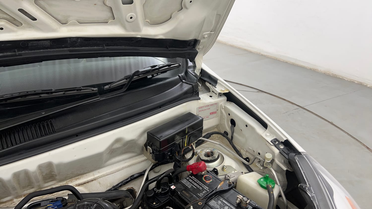 Used 2022 Maruti Suzuki Alto 800 LXi (O) Petrol Manual engine ENGINE LEFT SIDE HINGE & APRON VIEW