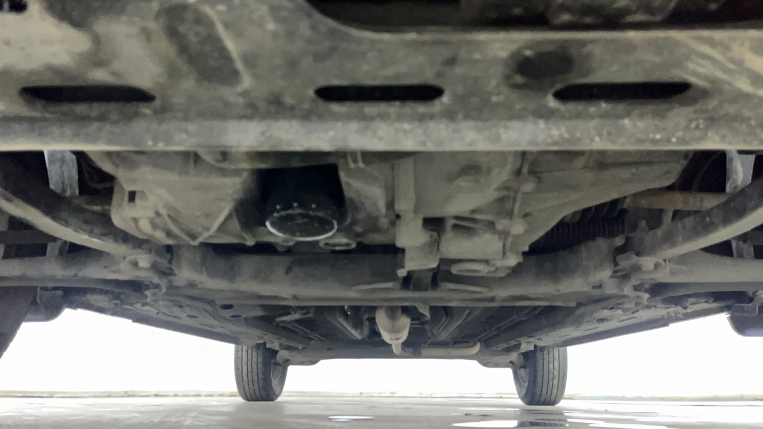 Used 2021 Nissan Magnite XV Dual Tone Petrol Manual extra FRONT LEFT UNDERBODY VIEW