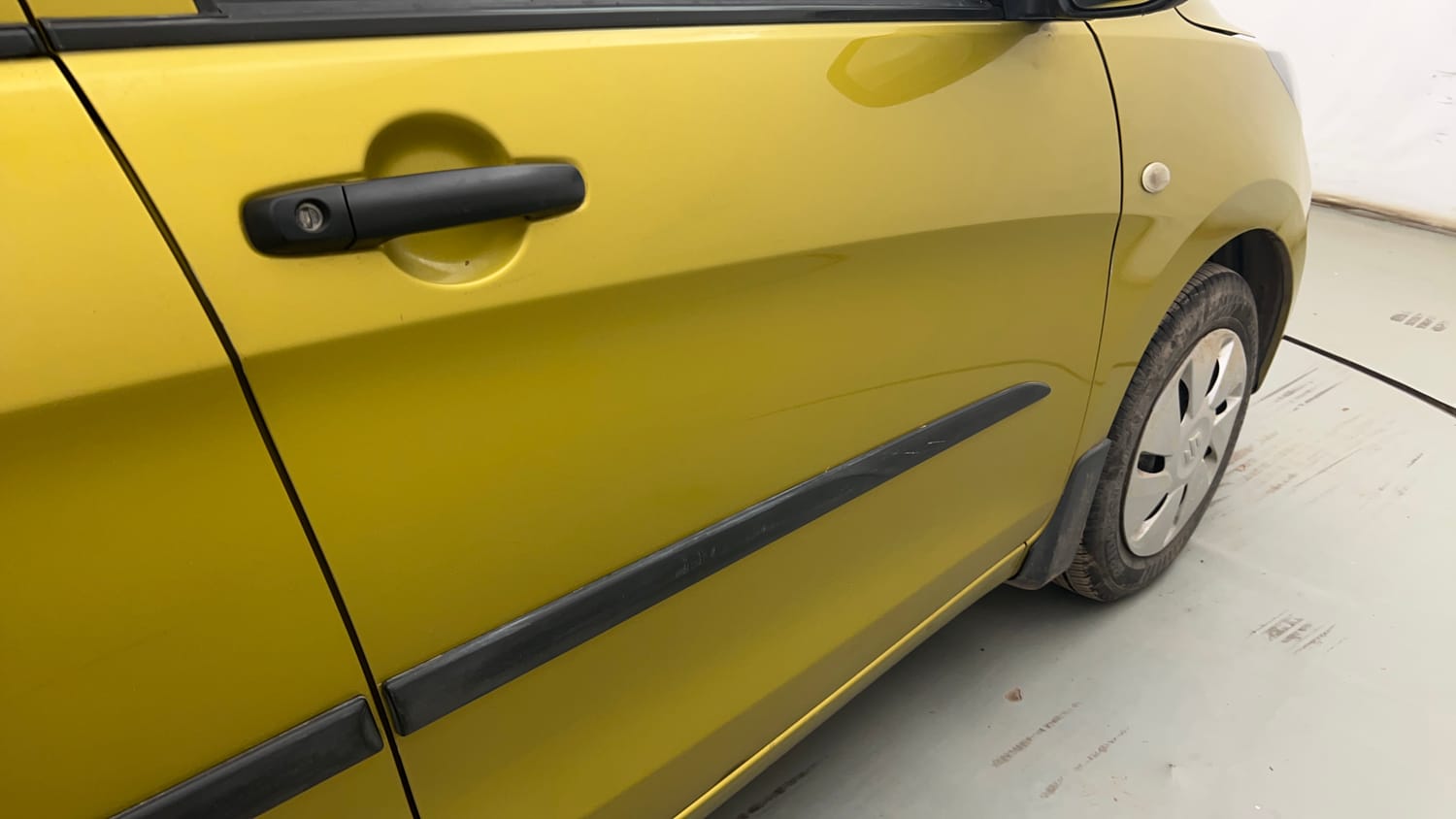 Used 2014 Maruti Suzuki Celerio VXi Petrol Manual dents MINOR DENT