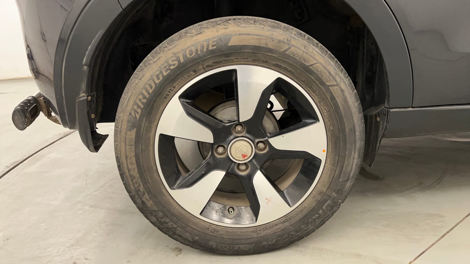 Used 2019 Tata Nexon XZA Plus Diesel Diesel Automatic tyres RIGHT REAR TYRE RIM VIEW