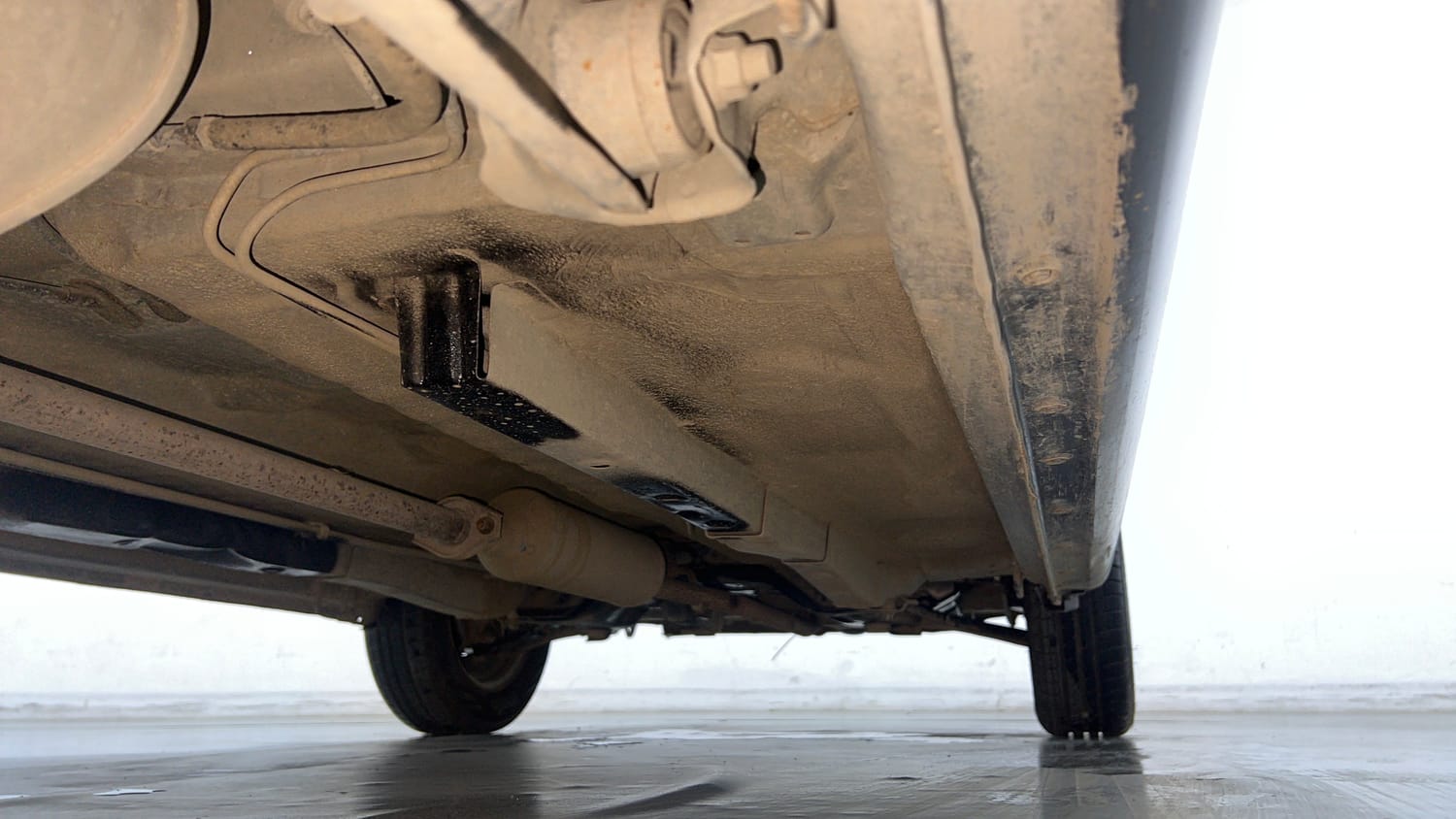 Used 2016 Maruti Suzuki Wagon R VXI Petrol Manual extra REAR RIGHT UNDERBODY VIEW