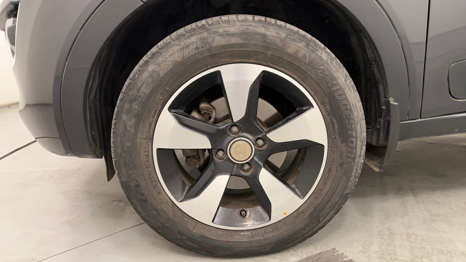 Used 2019 Tata Nexon XZA Plus Diesel Diesel Automatic tyres LEFT FRONT TYRE RIM VIEW