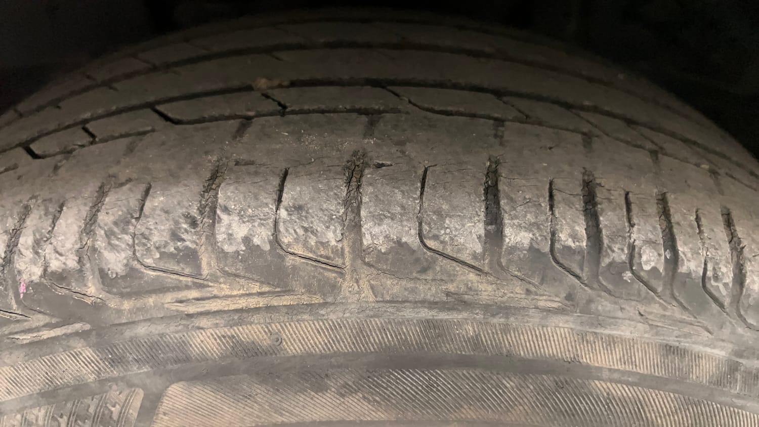 Used 2019 Tata Nexon XZA Plus Diesel Diesel Automatic tyres LEFT FRONT TYRE TREAD VIEW