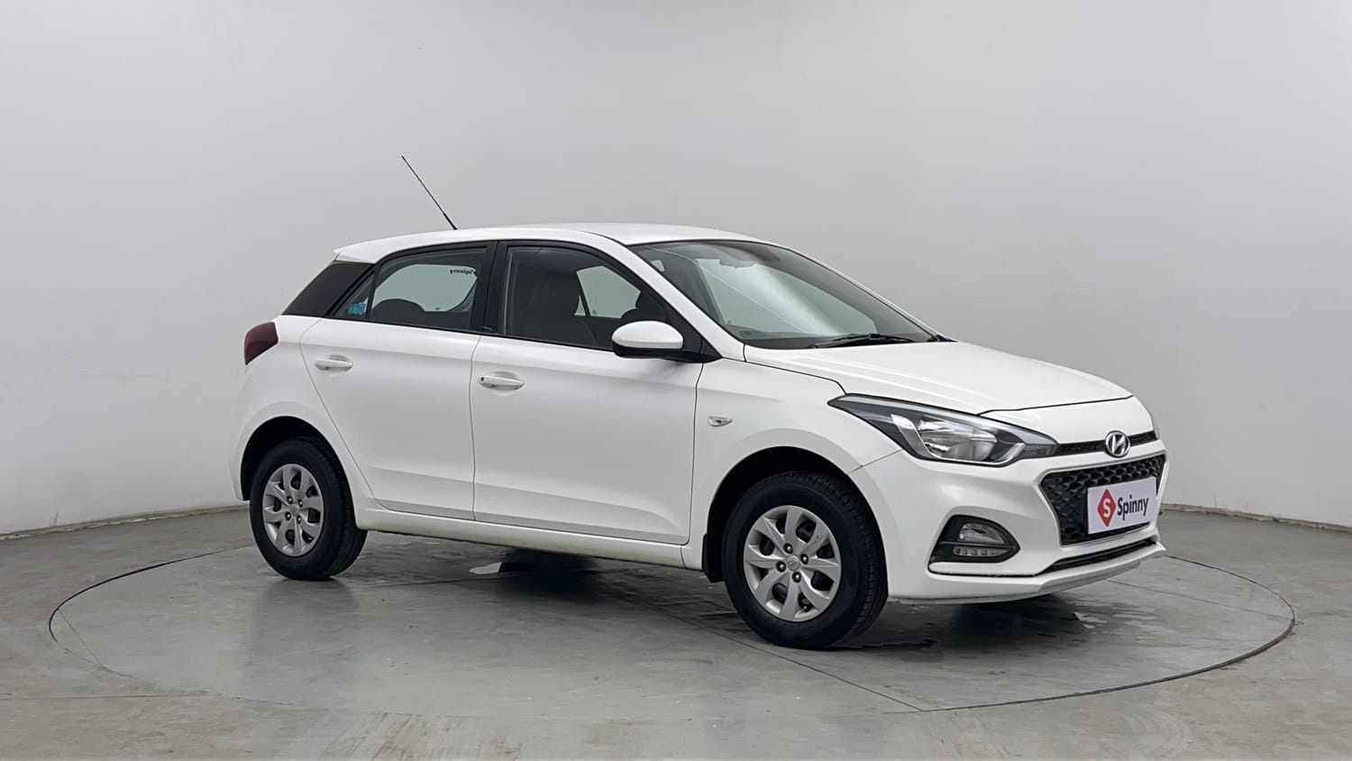 Used 2019 Hyundai Elite i20 Magna Plus 1.2 Petrol Manual exterior RIGHT FRONT CORNER VIEW