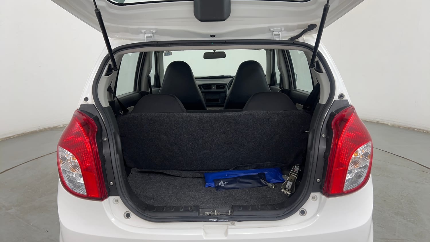 Used 2022 Maruti Suzuki Alto 800 LXi (O) Petrol Manual interior DICKY INSIDE VIEW