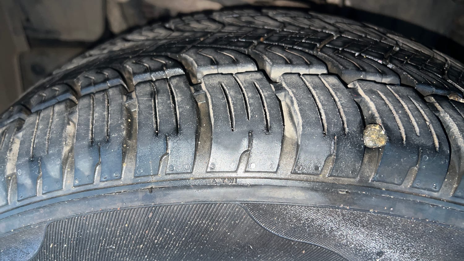 Used 2017 Tata Hexa XTA 4x2 7 STR Diesel Automatic tyres LEFT FRONT TYRE TREAD VIEW