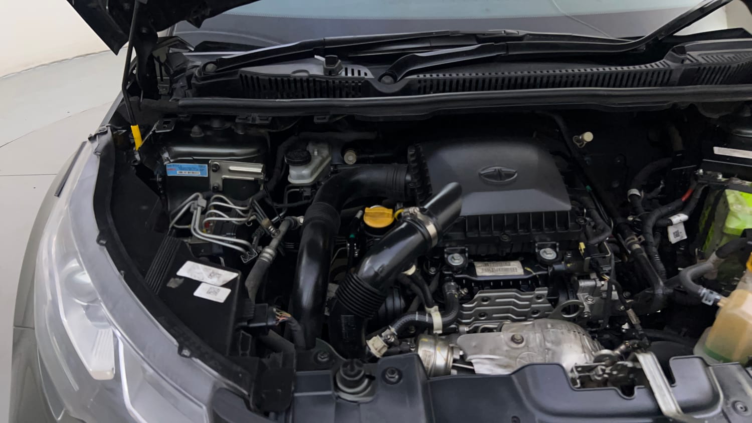 Used 2020 Tata Nexon XZ Plus (O) Dual Tone Petrol Manual engine ENGINE RIGHT SIDE HINGE & APRON VIEW