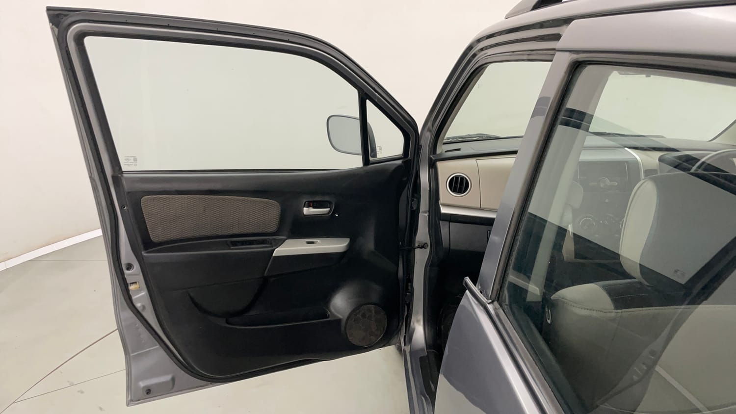 Used 2015 Maruti Suzuki Wagon R LXI Petrol Manual interior LEFT FRONT DOOR OPEN VIEW