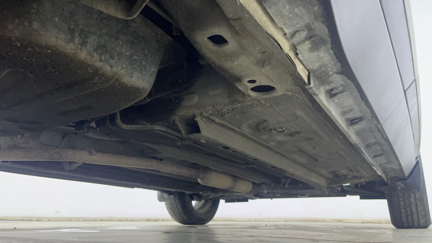Used 2021 Nissan Magnite XV Dual Tone Petrol Manual extra REAR RIGHT UNDERBODY VIEW