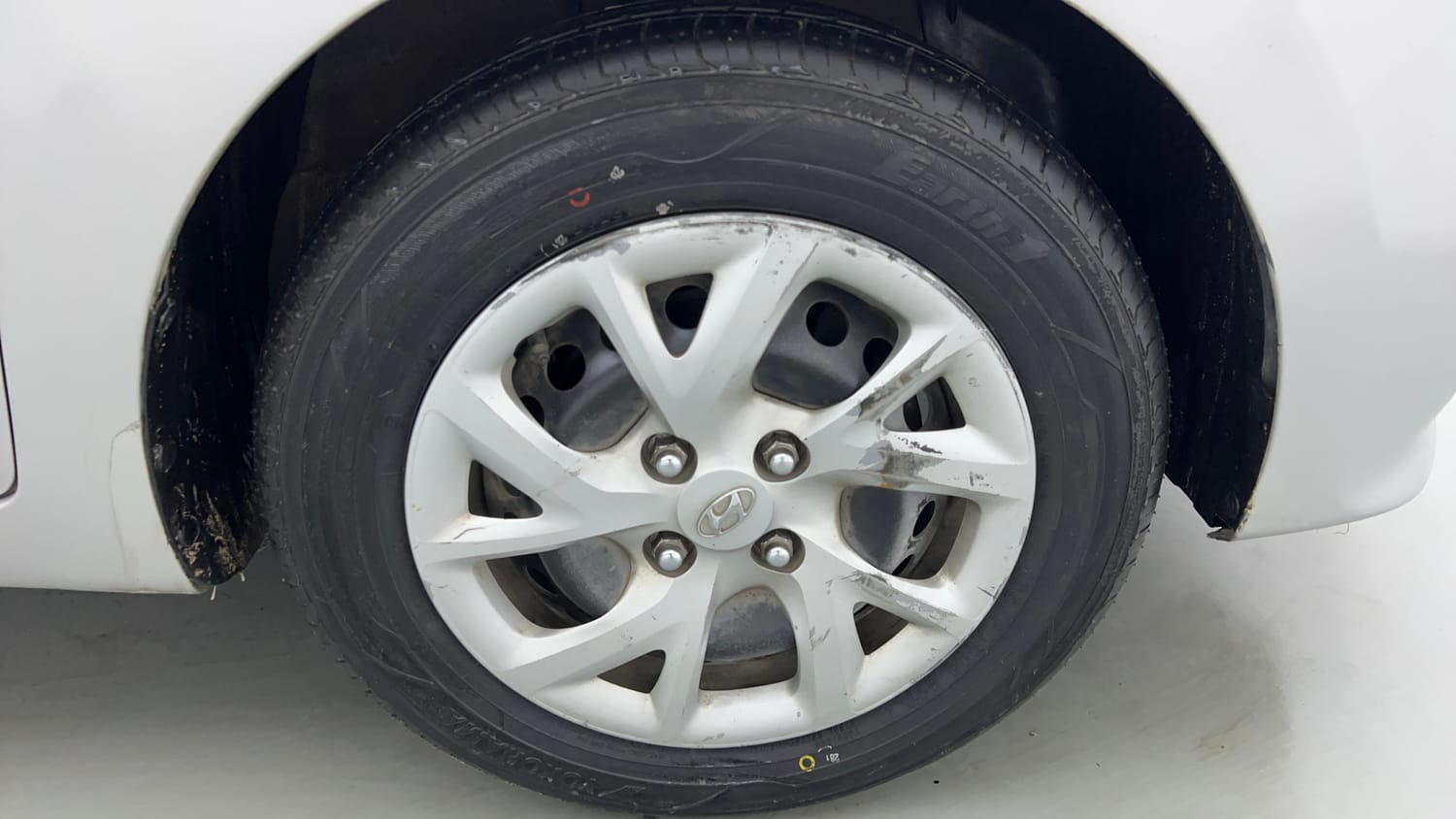 Used 2018 Hyundai Grand i10 Magna 1.2 Kappa VTVT Petrol Manual tyres RIGHT FRONT TYRE RIM VIEW