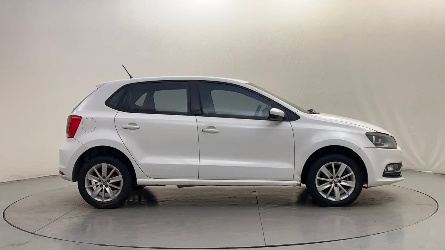 Used 2016 Volkswagen Polo Highline1.2L (P) Petrol Manual exterior RIGHT SIDE VIEW