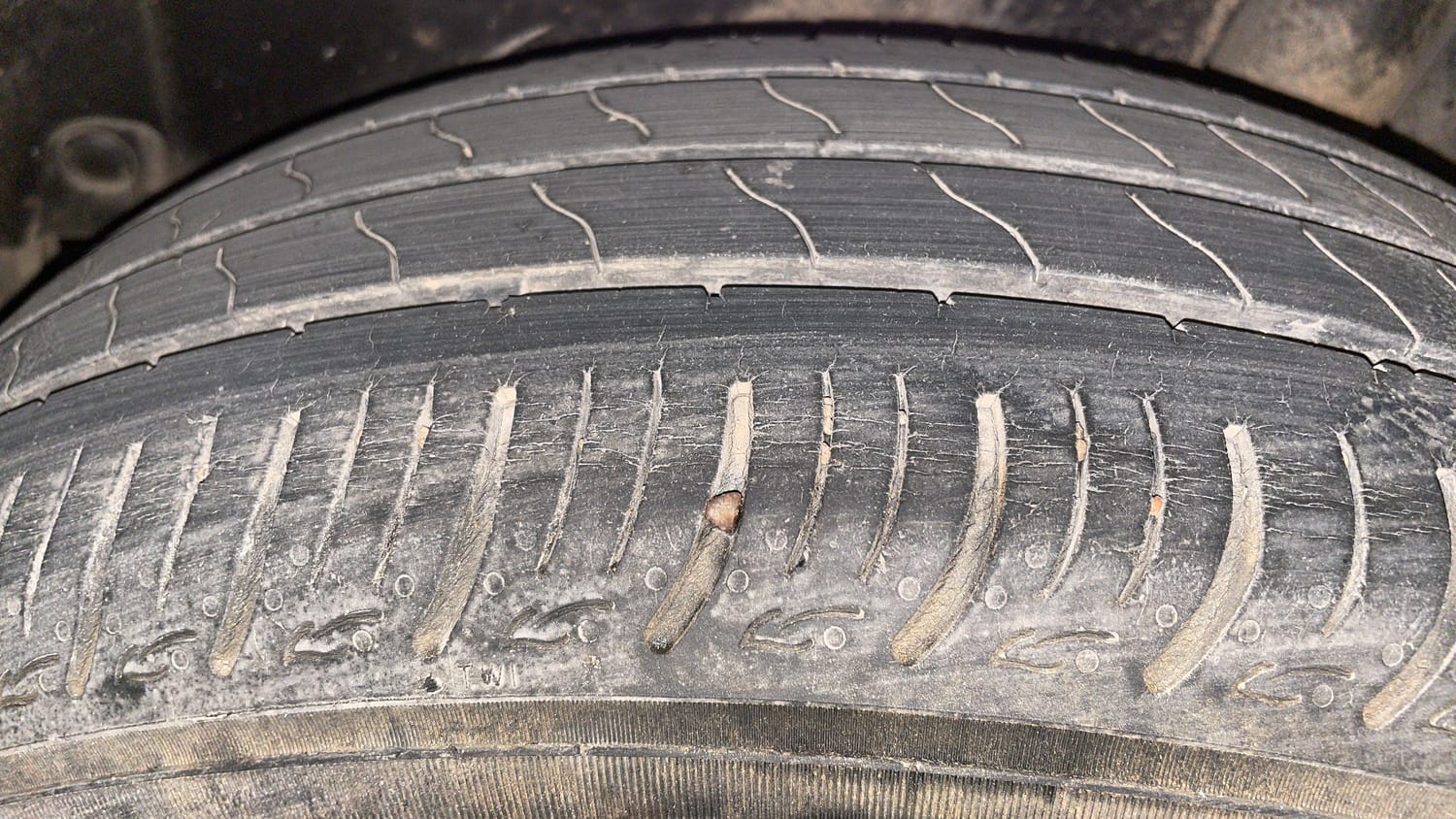 Used 2017 Maruti Suzuki Ertiga ZDI + SHVS Diesel Manual tyres LEFT REAR TYRE TREAD VIEW