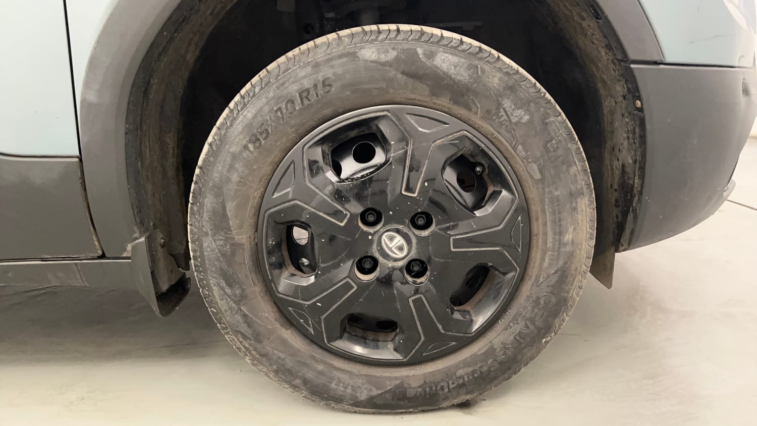 Used 2022 Tata Punch Adventure Rhythm Pack MT Petrol Manual tyres RIGHT FRONT TYRE RIM VIEW