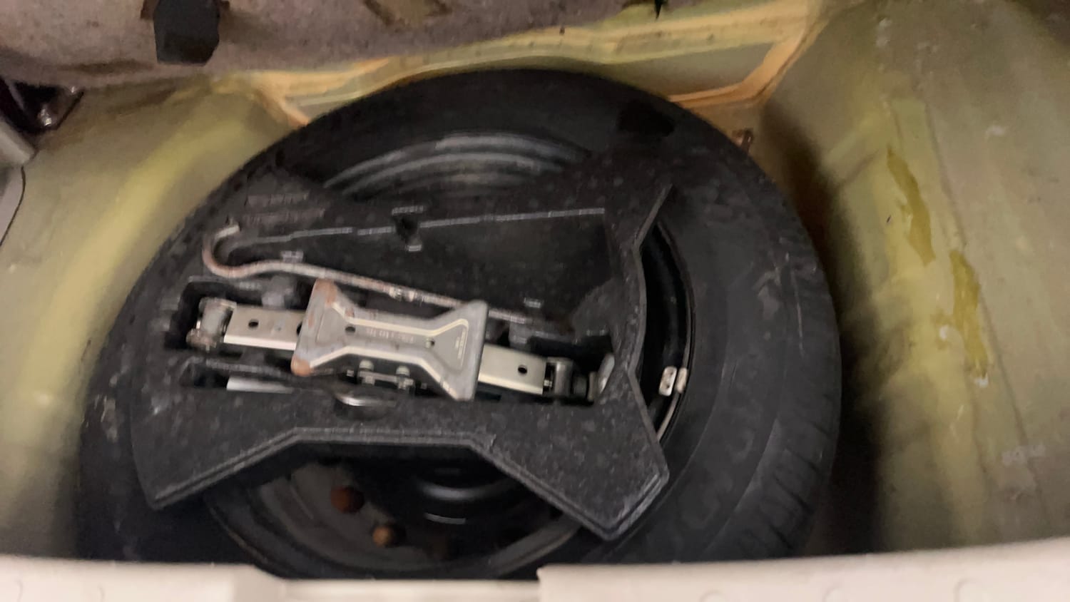 Used 2014 Maruti Suzuki Celerio VXi Petrol Manual tyres SPARE TYRE VIEW