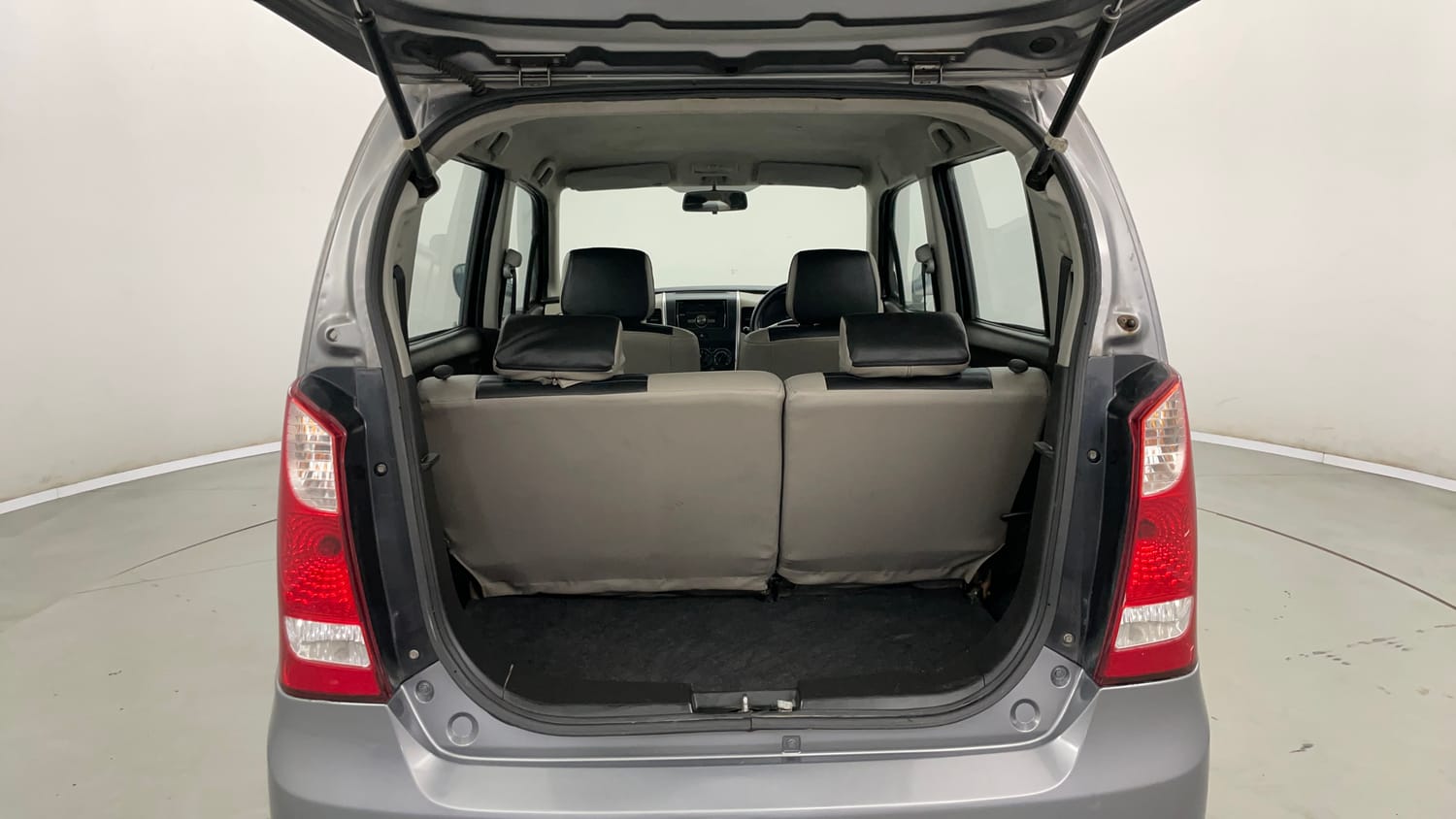 Used 2015 Maruti Suzuki Wagon R LXI Petrol Manual interior DICKY INSIDE VIEW