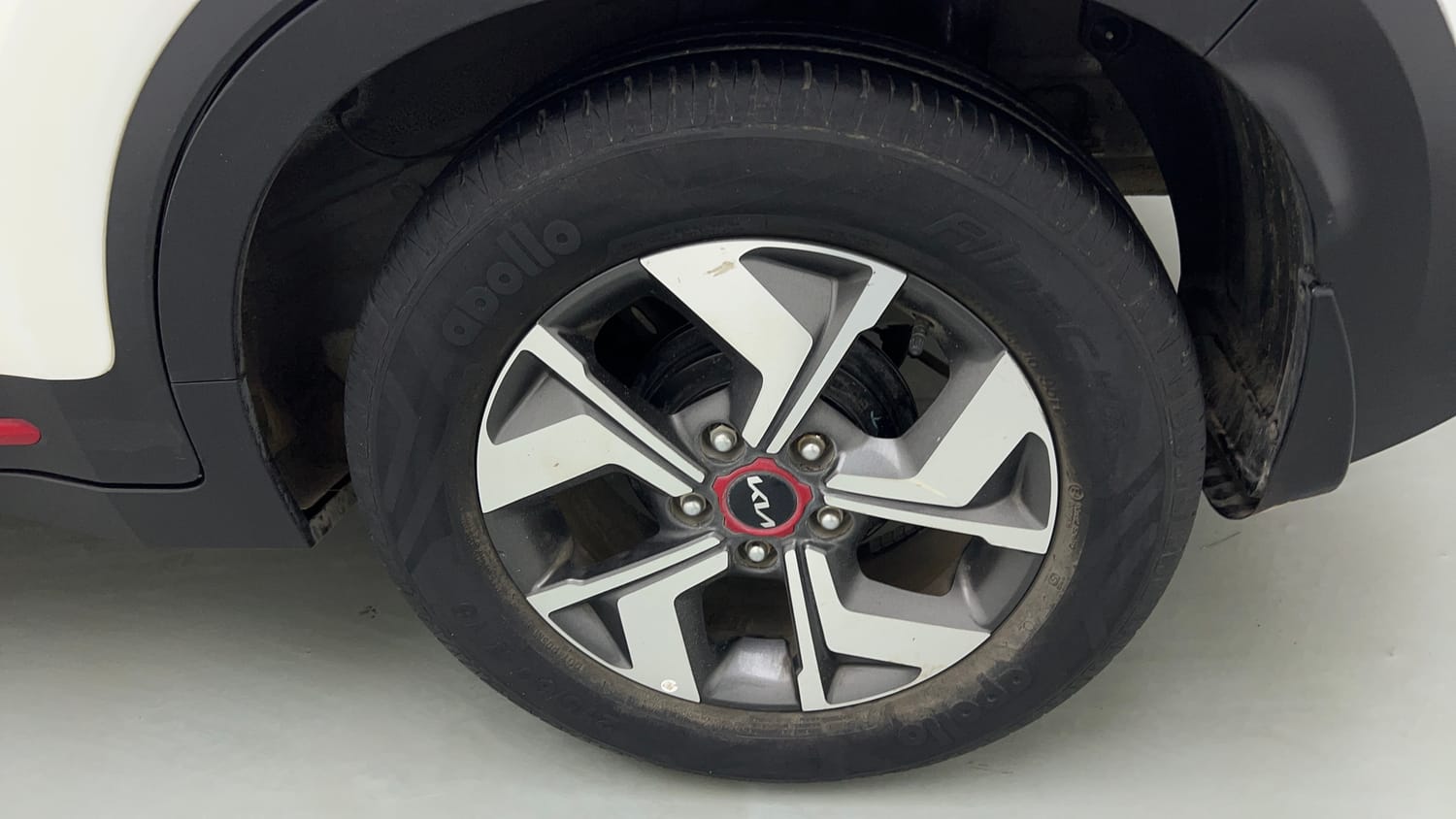 Used 2022 Kia Sonet GTX Plus 1.5 AT Diesel Automatic tyres LEFT REAR TYRE RIM VIEW