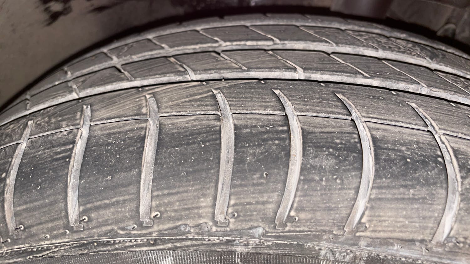 Used 2017 Tata Tigor Revotron XZ (O) Petrol Manual tyres RIGHT FRONT TYRE TREAD VIEW