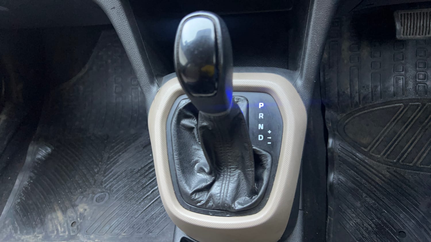 Used 2014 Hyundai Grand i10 Asta AT 1.2 Kappa VTVT Petrol Automatic interior GEAR  KNOB VIEW