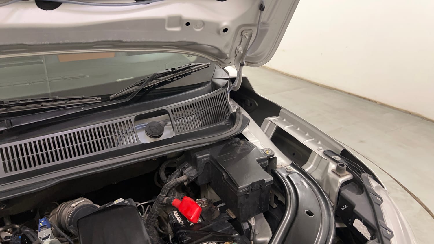 Used 2024 Renault Kiger RXZ Turbo CVT Dual Tone Petrol Automatic engine ENGINE LEFT SIDE HINGE & APRON VIEW