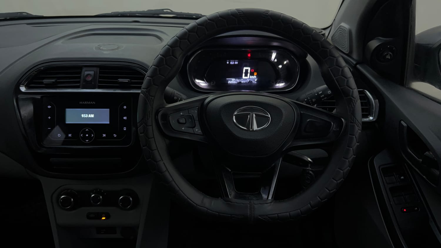 Used 2021 Tata Tiago XT Petrol Manual top_features Steering mounted controls