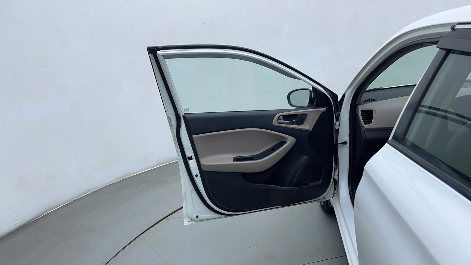 Used 2015 Hyundai Elite i20 Asta 1.2 Petrol Manual interior LEFT FRONT DOOR OPEN VIEW