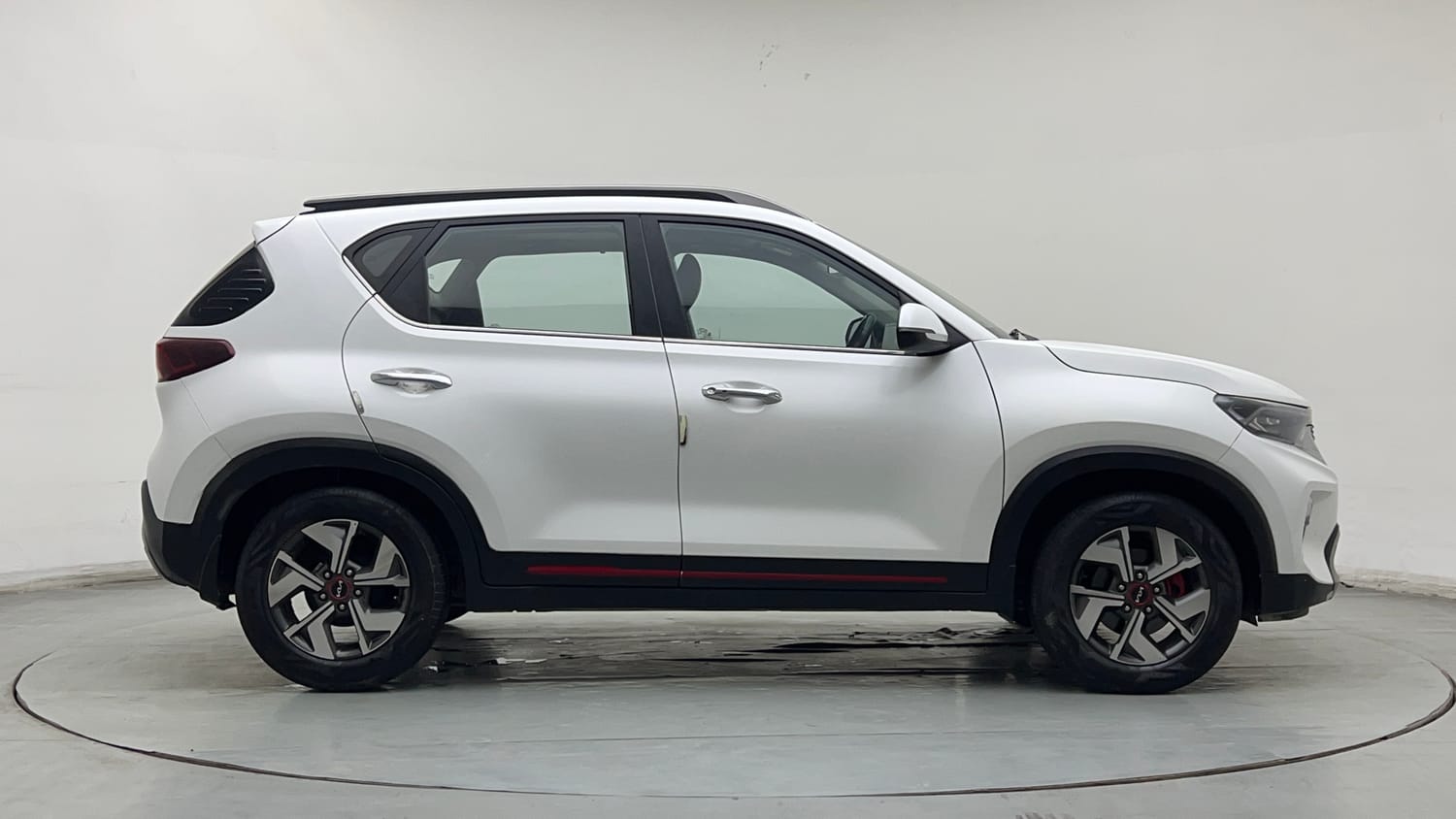 Used 2022 Kia Sonet GTX Plus 1.5 AT Diesel Automatic exterior RIGHT SIDE VIEW