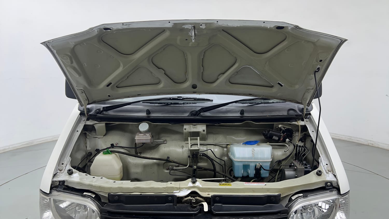 Used 2022 Maruti Suzuki Eeco 5 STR AC (O) Petrol Manual engine ENGINE & BONNET OPEN FRONT VIEW