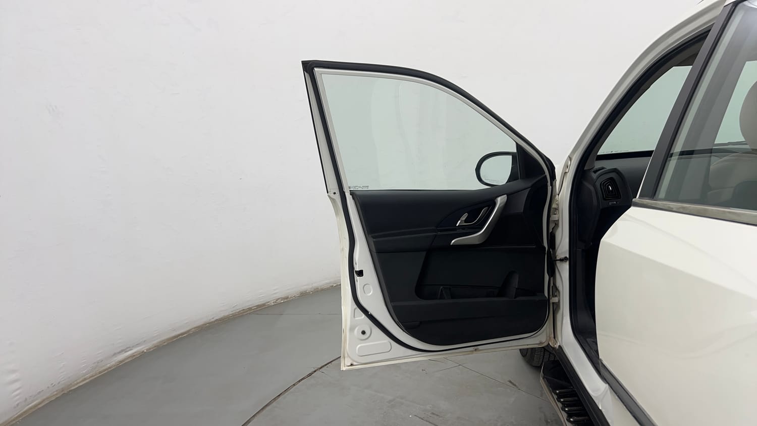 Used 2019 Mahindra XUV500 W9 Diesel Manual interior LEFT FRONT DOOR OPEN VIEW