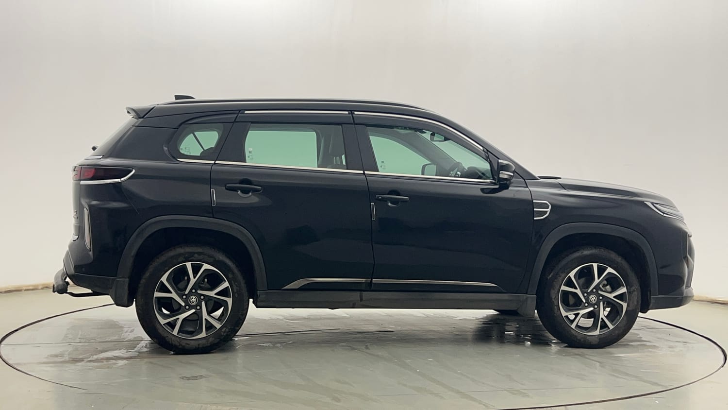 Used 2024 Toyota Urban Cruiser Hyryder G NeoDrive Petrol Manual exterior RIGHT SIDE VIEW
