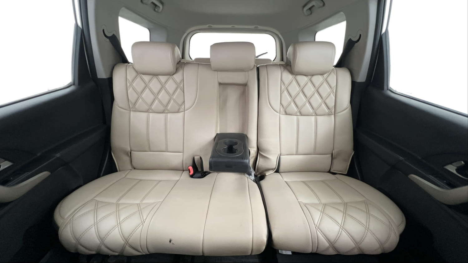 Used 2019 Mahindra XUV500 W9 Diesel Manual interior REAR SEAT CONDITION VIEW