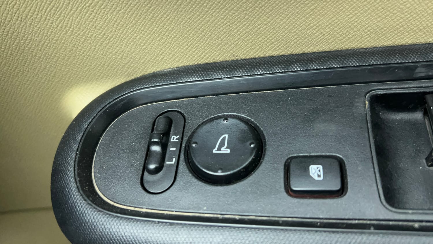Used 2014 Honda Mobilio S Petrol Petrol Manual top_features Adjustable ORVM