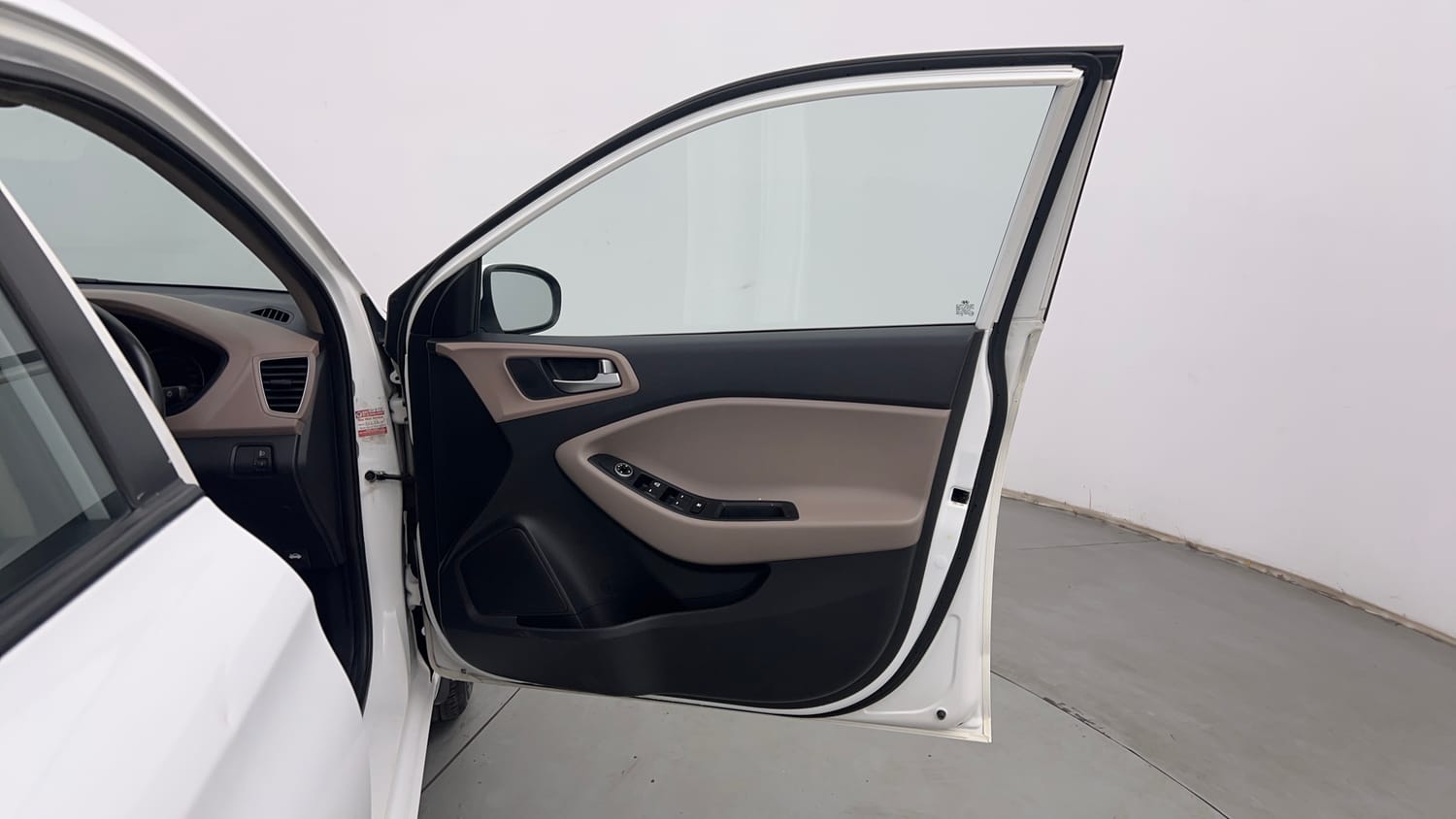 Used 2019 Hyundai Elite i20 Magna Plus 1.2 Petrol Manual interior RIGHT FRONT DOOR OPEN VIEW