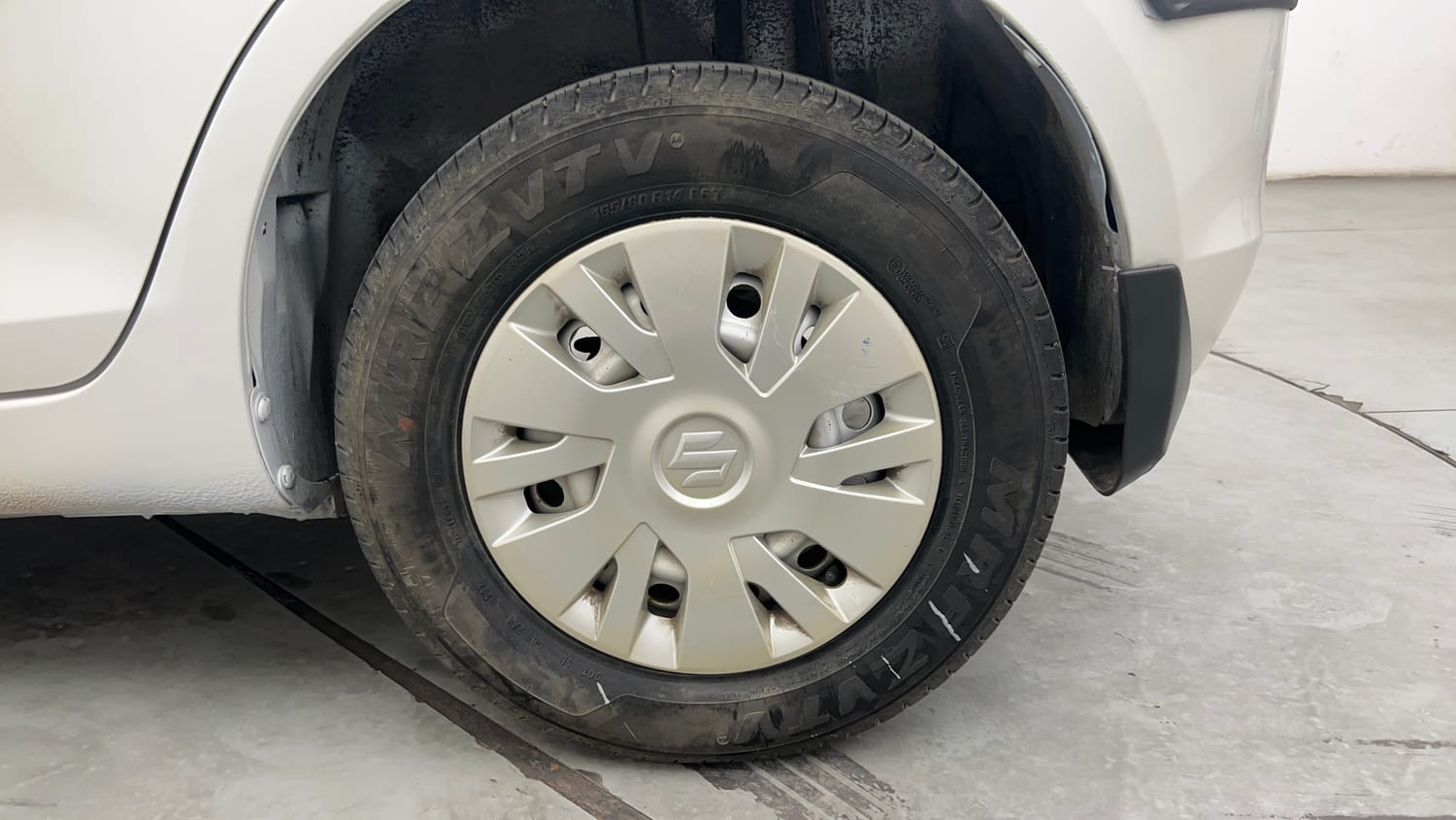 Used 2012 Maruti Suzuki Swift LXi Petrol Manual tyres LEFT REAR TYRE RIM VIEW