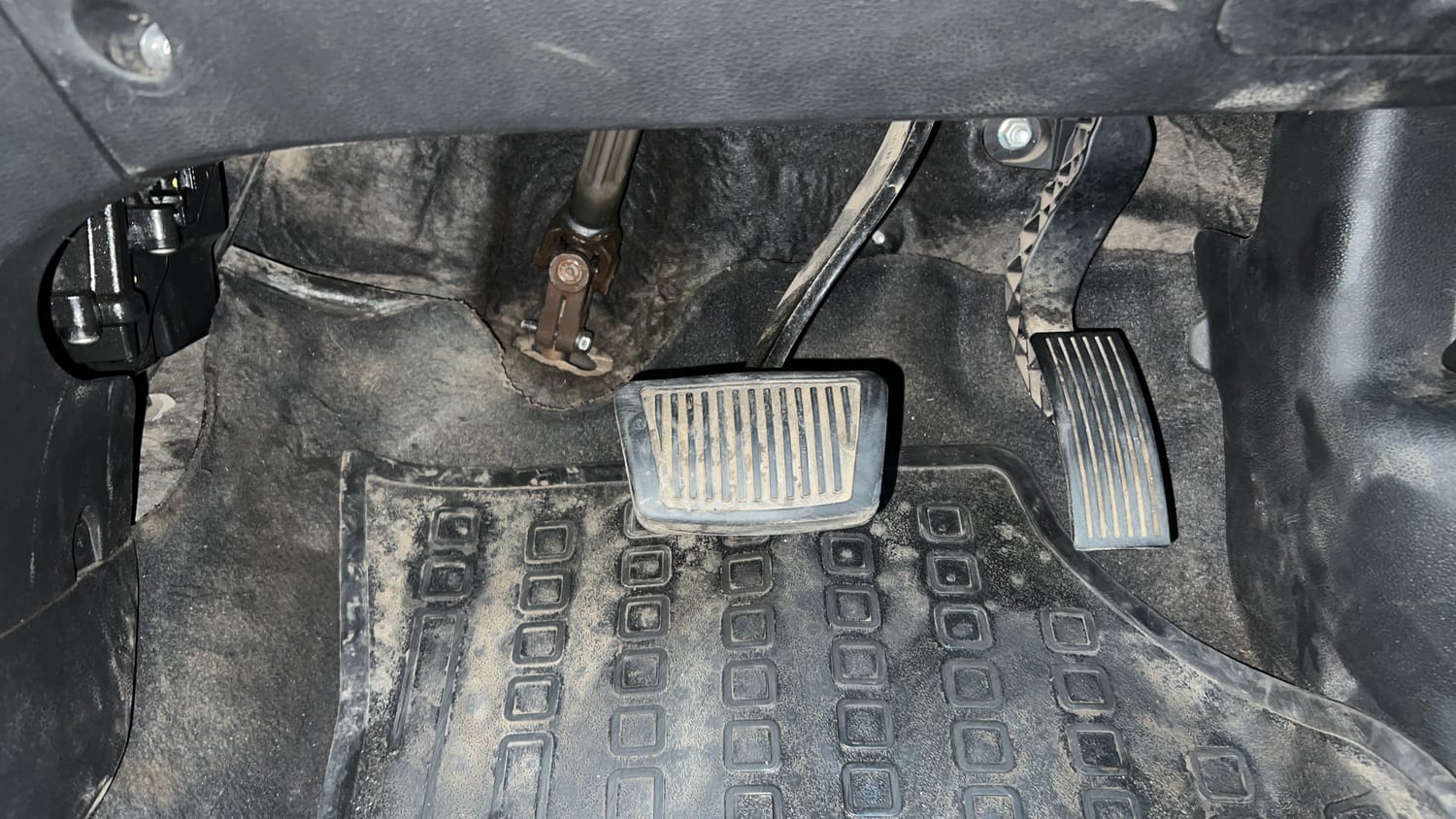 Used 2014 Hyundai Grand i10 Asta AT 1.2 Kappa VTVT Petrol Automatic interior PEDALS VIEW