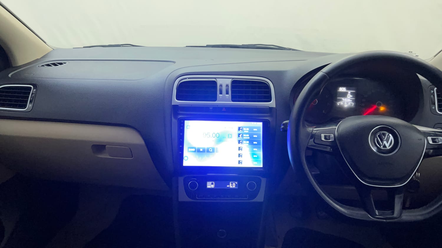 Used 2016 Volkswagen Polo Highline1.2L (P) Petrol Manual interior MUSIC SYSTEM & AC CONTROL VIEW