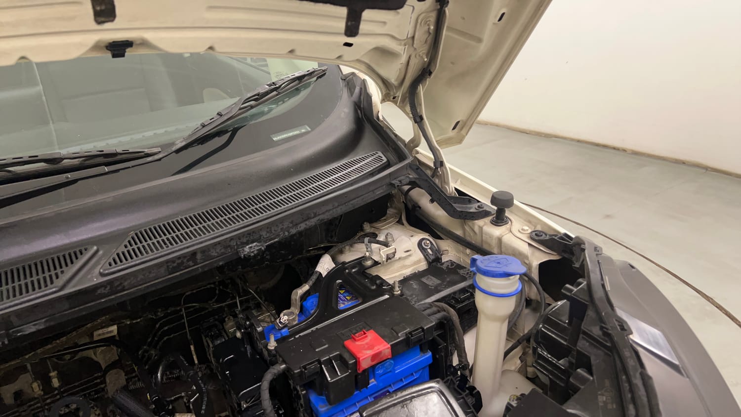 Used 2021 Ford EcoSport Trend 1.5L Ti-VCT Petrol Manual engine ENGINE LEFT SIDE HINGE & APRON VIEW