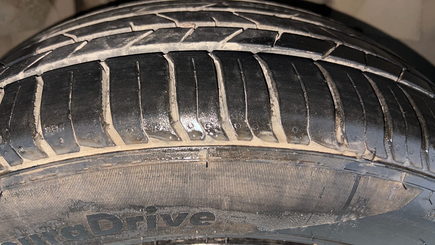 Used 2018 Tata Nexon XZA Plus Petrol Dual Tone Petrol Automatic tyres RIGHT FRONT TYRE TREAD VIEW