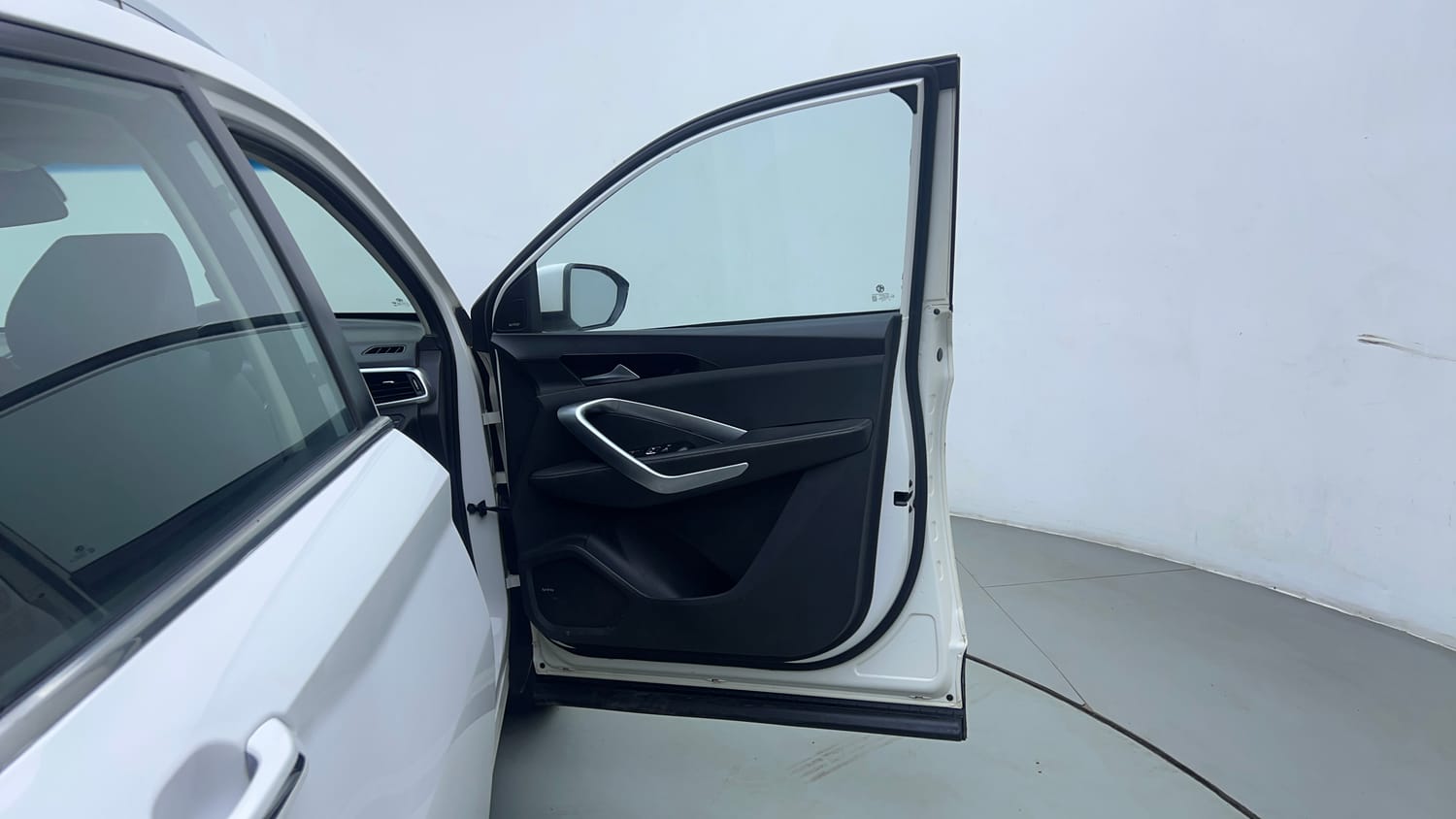 Used 2019 MG Motors Hector Sharp 1.5 DCT Petrol Petrol Automatic interior RIGHT FRONT DOOR OPEN VIEW
