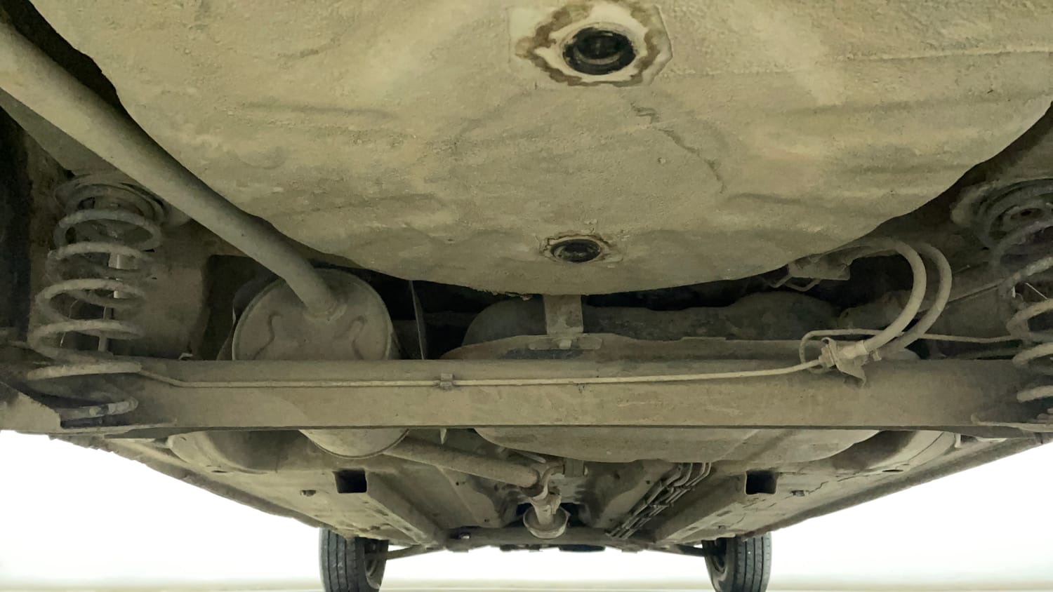 Used 2017 Renault Kwid 1.0 RXT Petrol Manual extra REAR UNDERBODY VIEW (TAKEN FROM REAR)