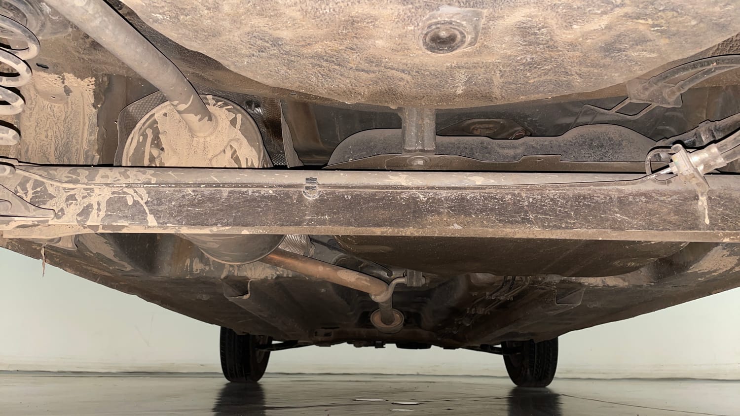 Used 2016 Renault Kwid RXT Petrol Manual extra REAR UNDERBODY VIEW (TAKEN FROM REAR)