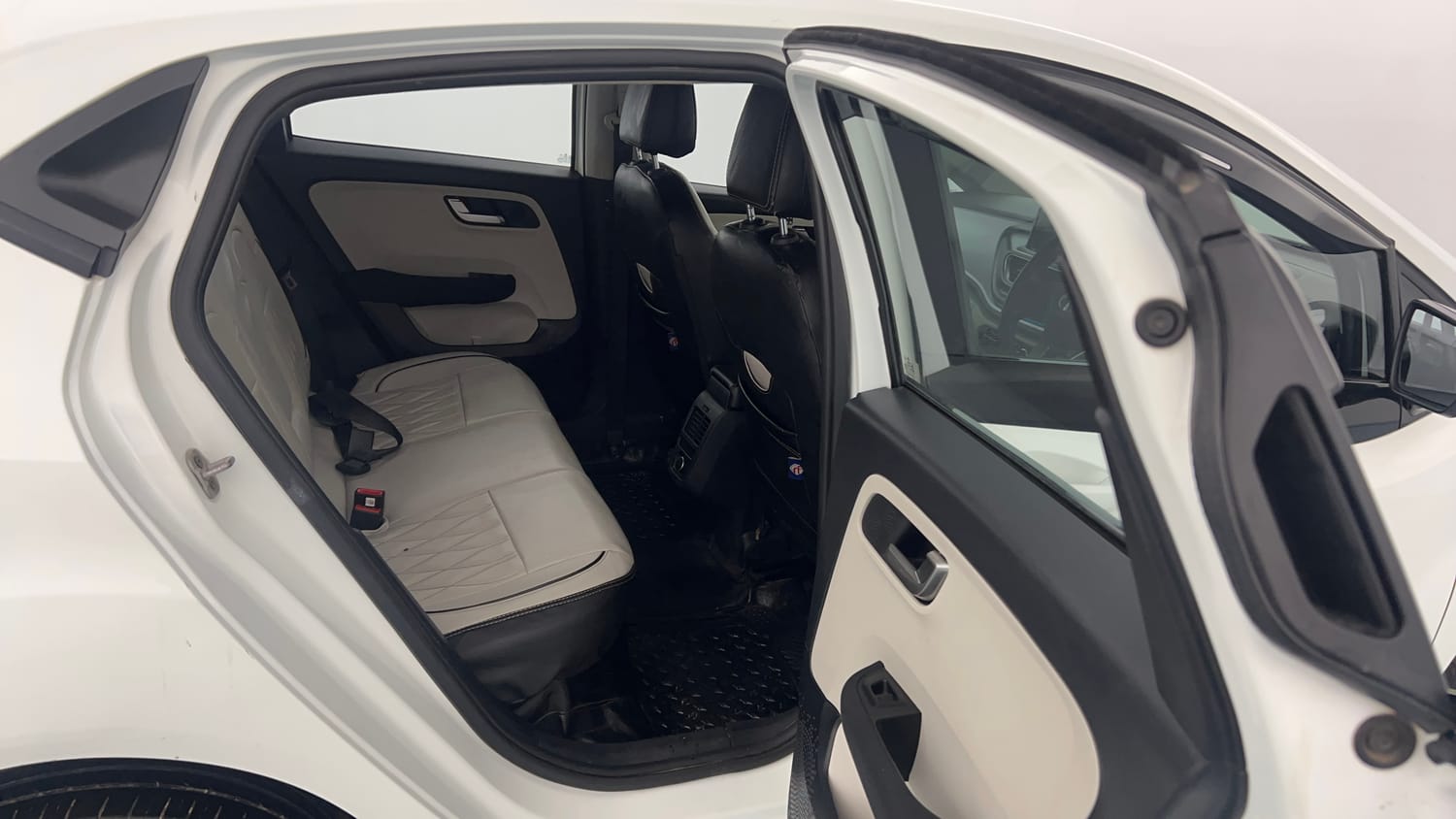 Used 2022 Tata Altroz XZ Plus Diesel Diesel Manual interior RIGHT SIDE REAR DOOR CABIN VIEW
