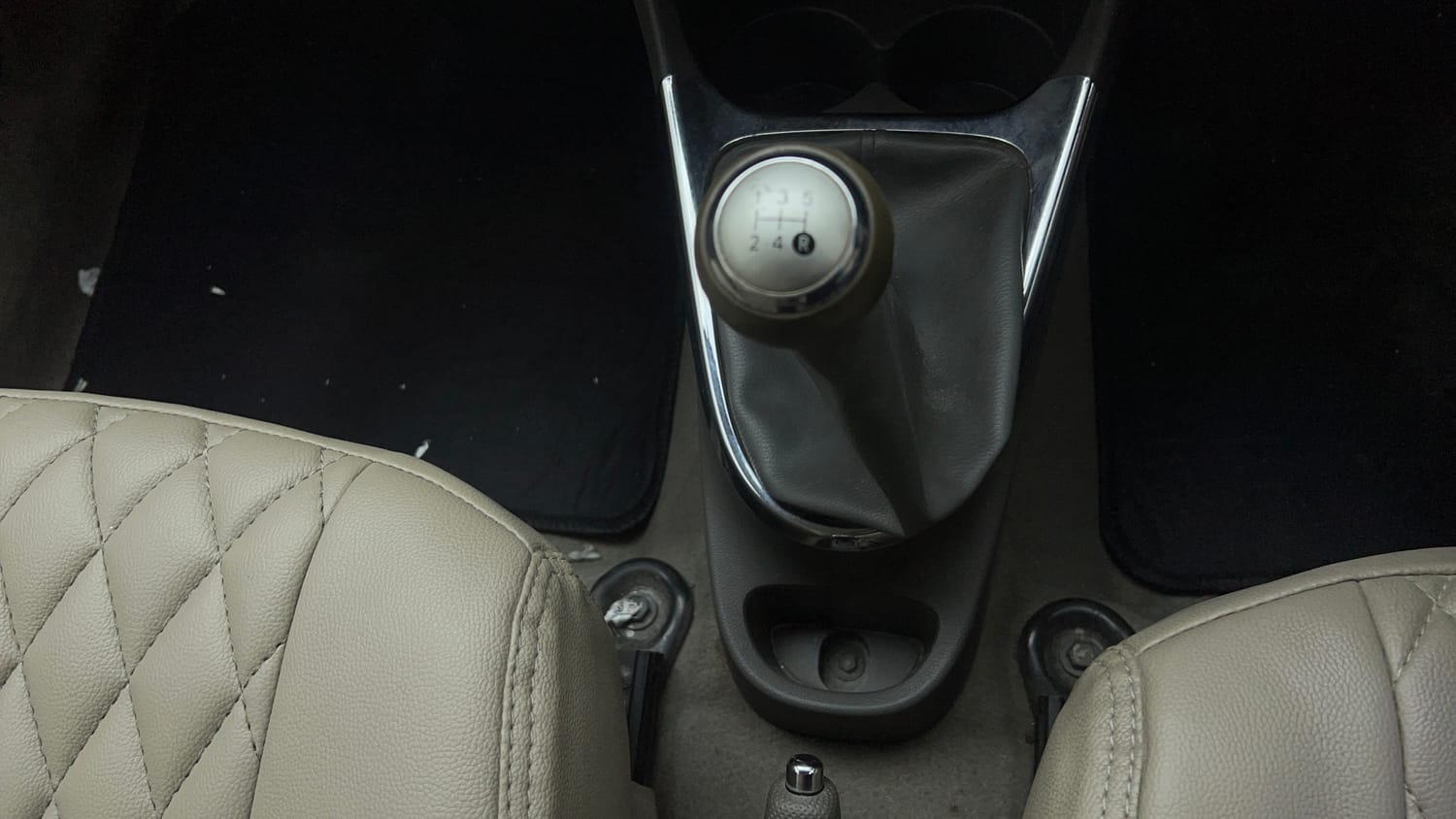 Used 2016 Toyota Etios VX Petrol Manual interior GEAR  KNOB VIEW