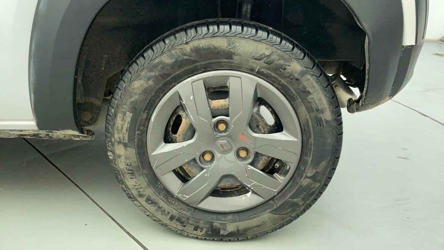 Used 2017 Renault Kwid 1.0 RXT Petrol Manual tyres LEFT REAR TYRE RIM VIEW
