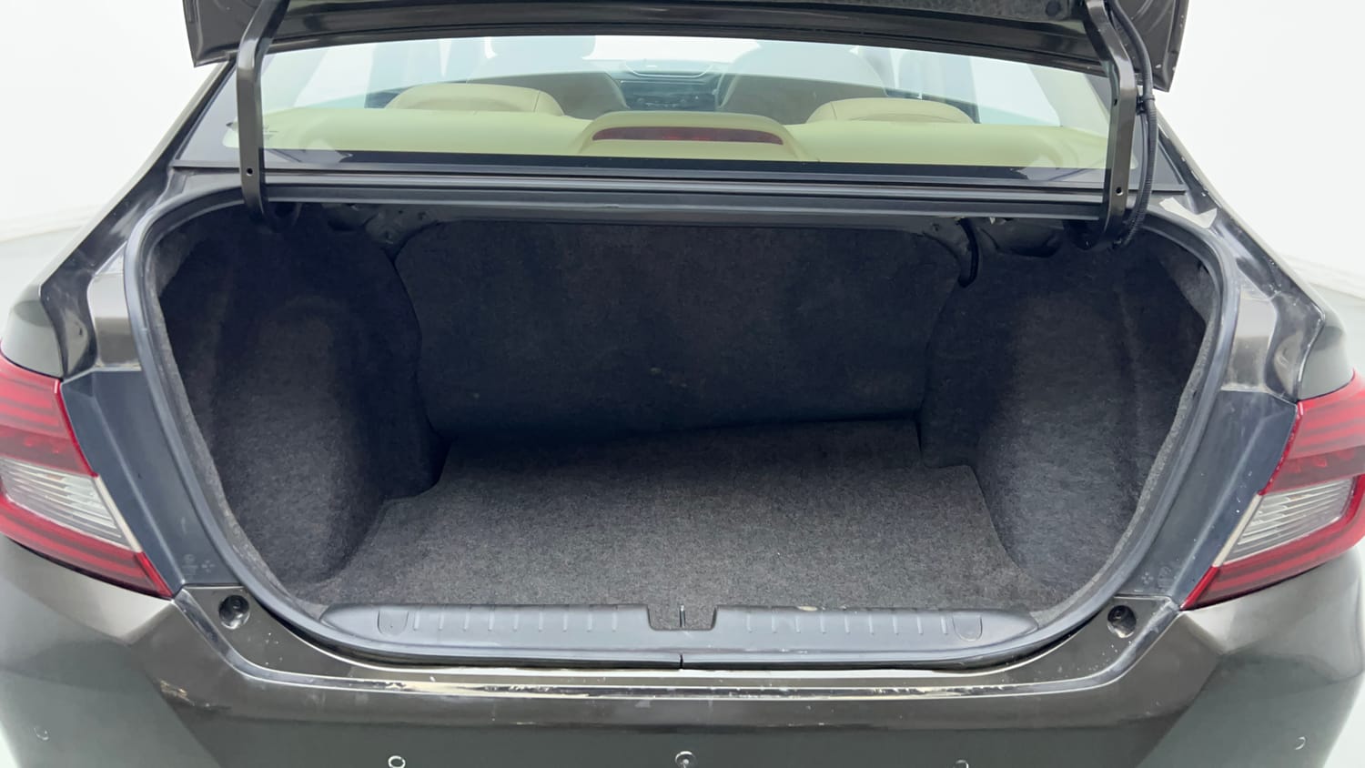 Used 2022 Honda Amaze S MT 1.2 Petrol Petrol Manual interior DICKY INSIDE VIEW